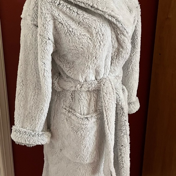 Bath Robe - Picture 3 of 4